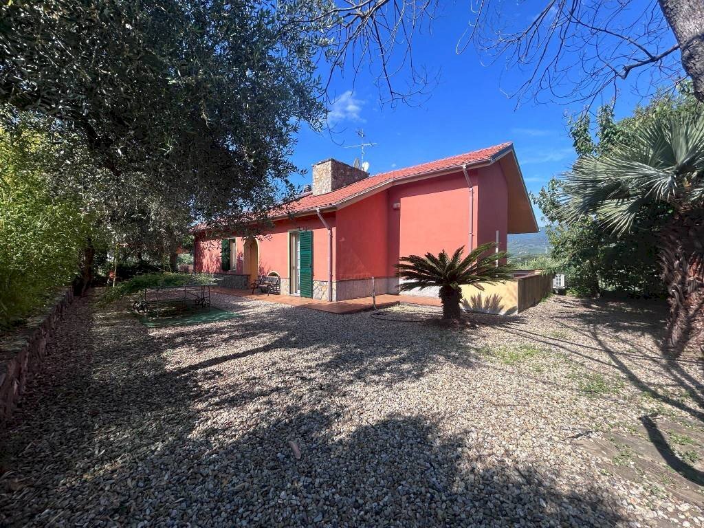 Facciata - Villa strada Ciosa, 55, Imperia - foto 2