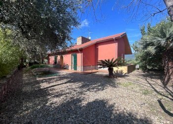 Facciata - Villa strada Ciosa, 55, Imperia - foto 2