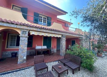 Facciata - Villa strada Ciosa, 55, Imperia - foto 19