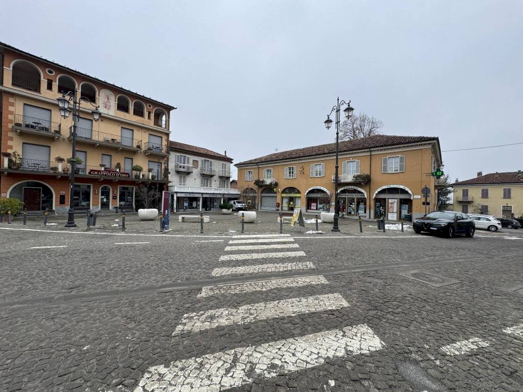 Zona - Food - Gastronomy piazza Re Umberto I, Monforte d'Alba - photo 2