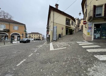 Zona - Food - Gastronomy piazza Re Umberto I, Monforte d'Alba - photo 4