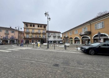 Zona - Food - Gastronomy piazza Re Umberto I, Monforte d'Alba - photo 8