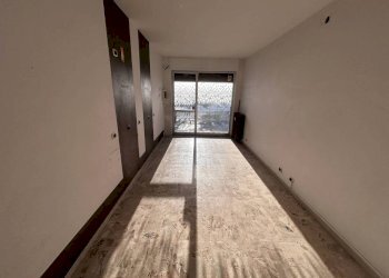 Stanza non arredata - Negozio via Madonna del Colletto, 9, Borgo San Dalmazzo - foto 2