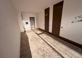 Stanza non arredata - Negozio via Madonna del Colletto, 9, Borgo San Dalmazzo - foto 5