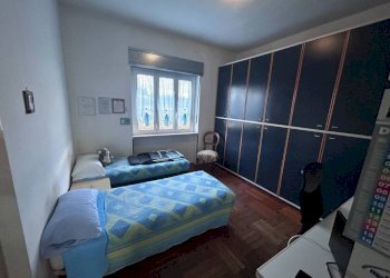Camera da letto - Trilocale via Monforte, 16, frazione Madonna Delle Grazie, Cuneo - foto 8