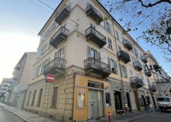 Facciata - Negozio corso Giuseppe Garibaldi, Cuneo (zona Centro) - foto 3