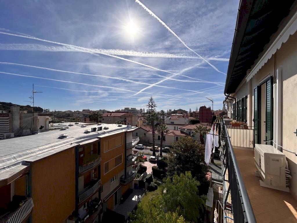 Vista - Quadrilocale via Regina Margherita, 50, Bordighera - foto 2