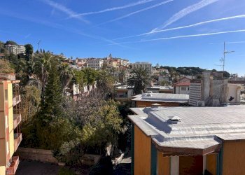 Vista - Quadrilocale via Regina Margherita, 50, Bordighera - foto 3