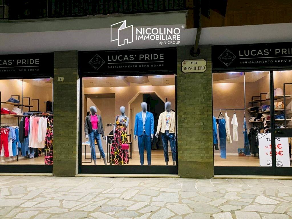 Interno non residenziale - Abbigliamento - Intimo via Monchiero, 1, Monforte d'Alba - foto 1