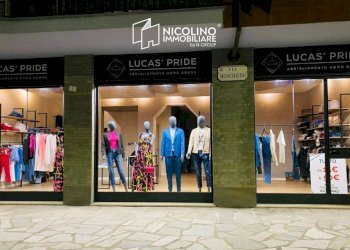 Interno non residenziale - Abbigliamento - Intimo via Monchiero, 1, Monforte d'Alba - foto 1