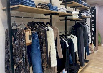 Interno non residenziale - Abbigliamento - Intimo via Monchiero, 1, Monforte d'Alba - foto 8