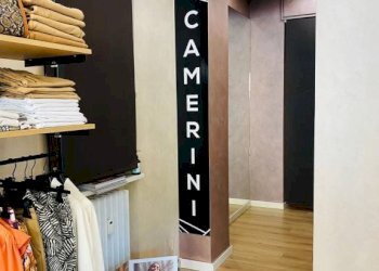 Interno non residenziale - Abbigliamento - Intimo via Monchiero, 1, Monforte d'Alba - foto 9