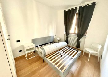 Camera da letto - Three-room apartment via Roddino, 20, Monforte d'Alba - photo 9