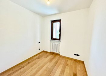 Camera da letto - Three-room apartment via Roddino, 20, Monforte d'Alba - photo 11