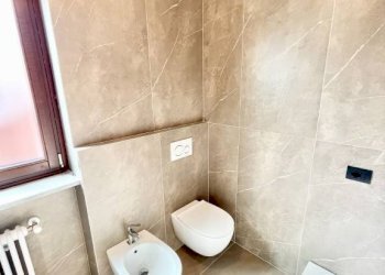 Bagno - Three-room apartment via Roddino, 20, Monforte d'Alba - photo 13