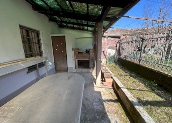 Cortile interno - Box via Basse Sant'Anna, 15, Cuneo (zona Centro) - foto 9