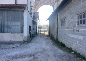 Cortile interno - Box via Basse Sant'Anna, 15, Cuneo (zona Centro) - foto 15