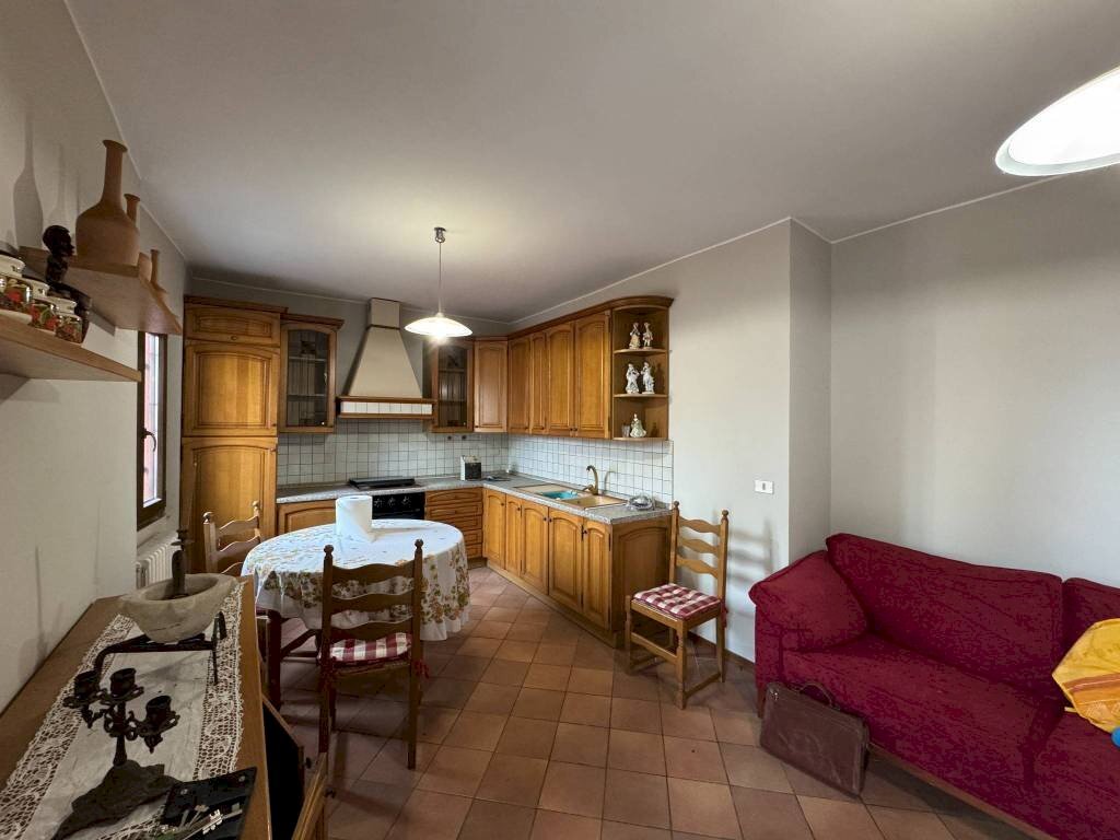 Cucina - Casa indipendente via Vincenzo Gioberti, 10, Barolo - foto 3