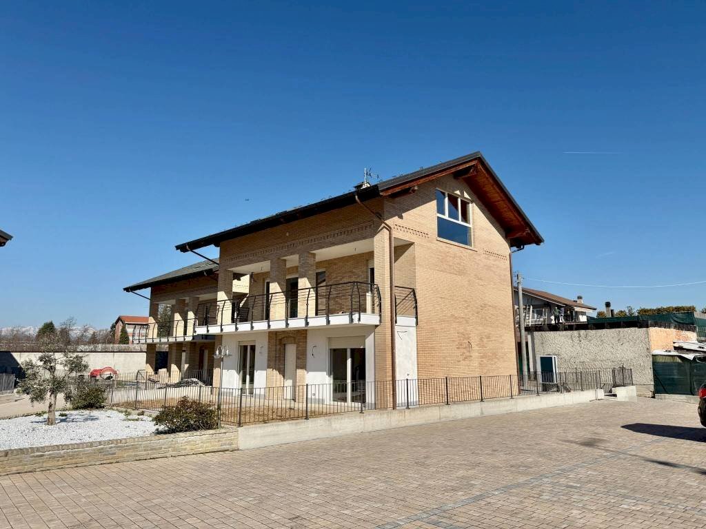 Facciata - Appartamento via Torino, 9, frazione Cerialdo, Cuneo - foto 2