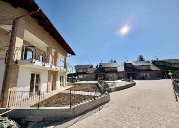 Facciata - Appartamento via Torino, 9, frazione Cerialdo, Cuneo - foto 3