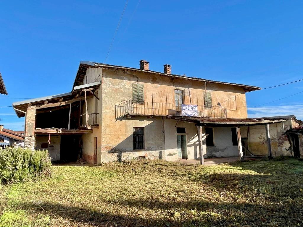 Facciata - Rustico via San Bernardo, 6, frazione Roata Rossi, Cuneo - foto 2