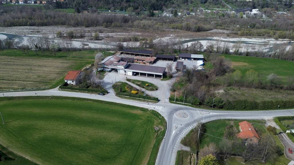 Vista - Magazzino via Bisalta, 60, frazione Madonna Delle Grazie, Cuneo - foto 2