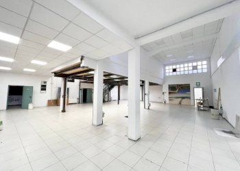 Magazzino - Shop via Massimo d'Azeglio, 5, Cuneo (neighborhood Centro) - photo 3