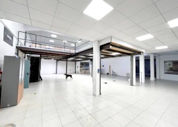 Magazzino - Shop via Massimo d'Azeglio, 5, Cuneo (neighborhood Centro) - photo 4