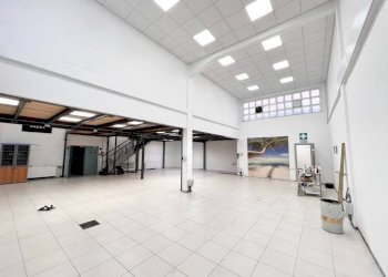 Magazzino - Negozio via Massimo d'Azeglio, 5, Cuneo (zona Centro) - foto 5