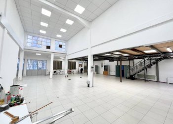 Magazzino - Negozio via Massimo d'Azeglio, 5, Cuneo (zona Centro) - foto 6