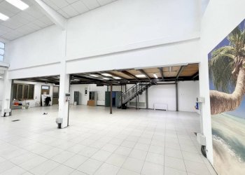 Magazzino - Shop via Massimo d'Azeglio, 5, Cuneo (neighborhood Centro) - photo 7