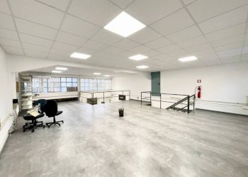 Magazzino - Shop via Massimo d'Azeglio, 5, Cuneo (neighborhood Centro) - photo 12