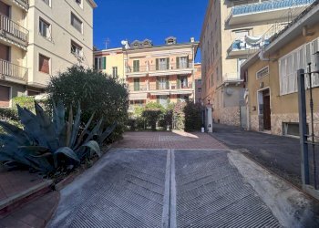Cortile interno - Bilocale via Vittorio Emanuele II, 369, Bordighera - foto 19