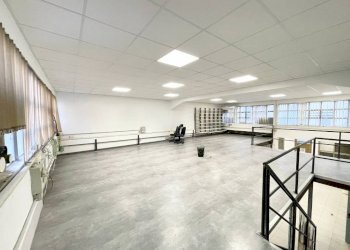 Magazzino - Shop via Massimo d'Azeglio, 5, Cuneo (neighborhood Centro) - photo 11