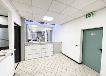 Ufficio - Negozio via Massimo d'Azeglio, 5, Cuneo (zona Centro) - foto 16
