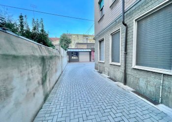 Cortile interno - Negozio via Massimo d'Azeglio, 5, Cuneo (zona Centro) - foto 33