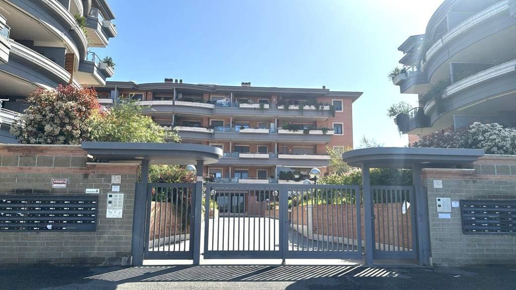 Facciata - Bilocale via Carlo Urbani, Roma - foto 2