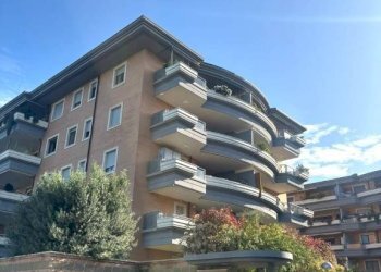 Facciata - Bilocale via Carlo Urbani, Roma - foto 1