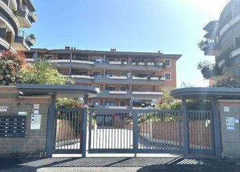 Facciata - Bilocale via Carlo Urbani, Roma - foto 2