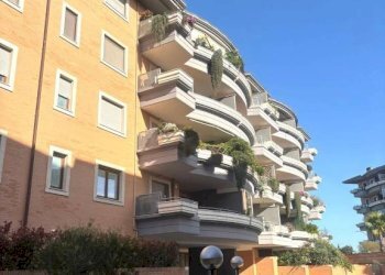 Facciata - Bilocale via Carlo Urbani, Roma - foto 4