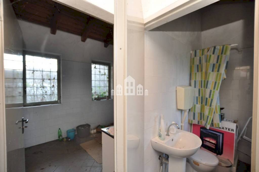 Bagno - Magazzino Borgata Bisdonio, 11, Pont-Canavese - foto 3