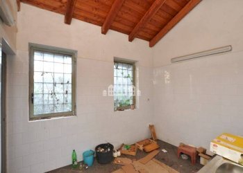 Stanza non arredata - Magazzino Borgata Bisdonio, 11, Pont-Canavese - foto 5
