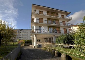 Facciata - Trilocale via Cappuccini, 3, Cuorgnè - foto 1