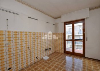 Cucina - Trilocale via Cappuccini, 3, Cuorgnè - foto 3