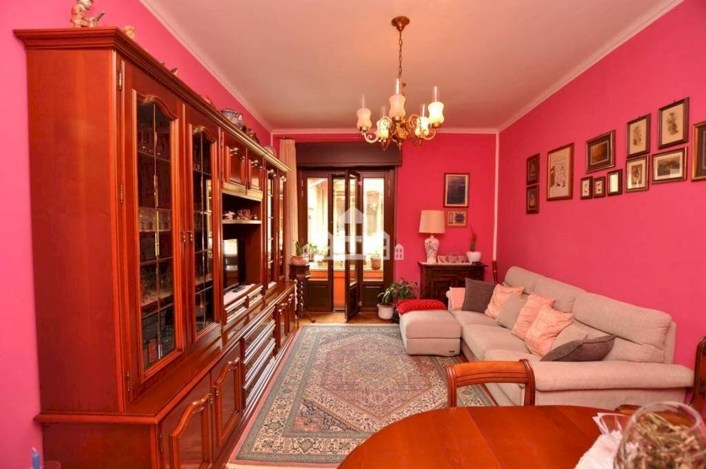 Salone - Appartamento via Famiglia Ruatti, 3, Cuorgnè - foto 2