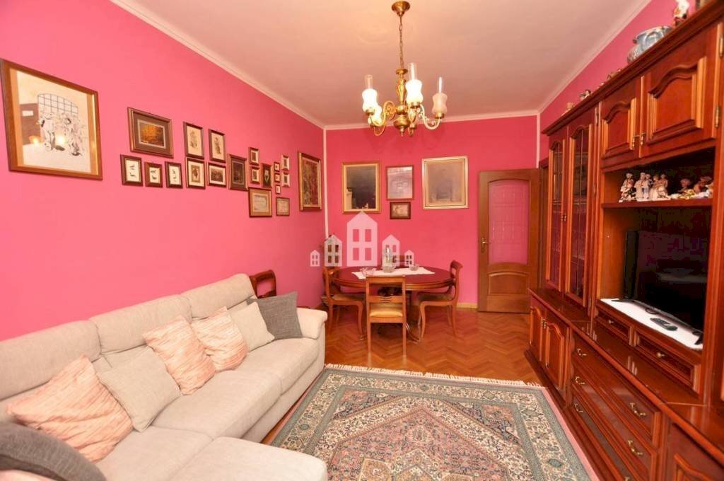 Salone - Appartamento via Famiglia Ruatti, 3, Cuorgnè - foto 3