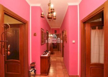 Corridoio - Appartamento via Famiglia Ruatti, 3, Cuorgnè - foto 5