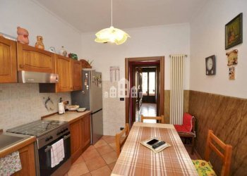 Cucina - Appartamento via Famiglia Ruatti, 3, Cuorgnè - foto 9