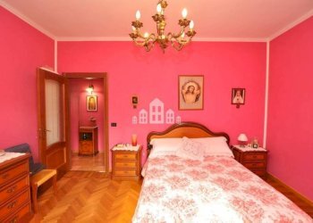 Camera da letto - Appartamento via Famiglia Ruatti, 3, Cuorgnè - foto 17