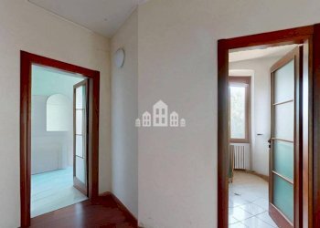 Corridoio - Three-room apartment via Gugliemo Marconi, 18, Banchette - photo 23